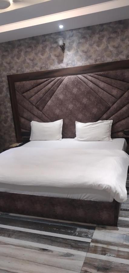 Hotel The Midnight By Wb Inn Агра Екстериор снимка